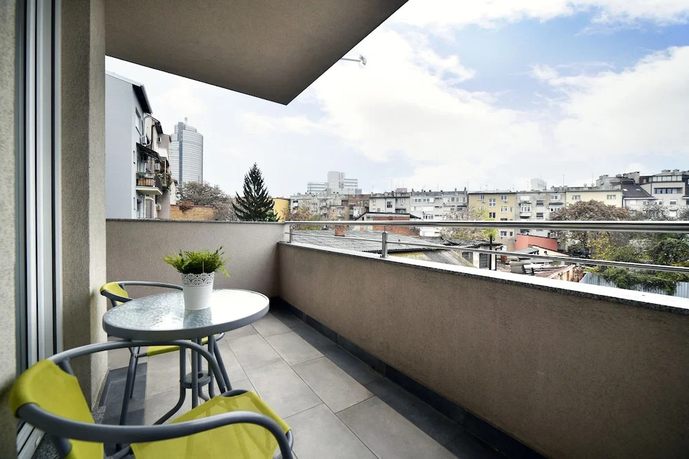 Apartment Stadium