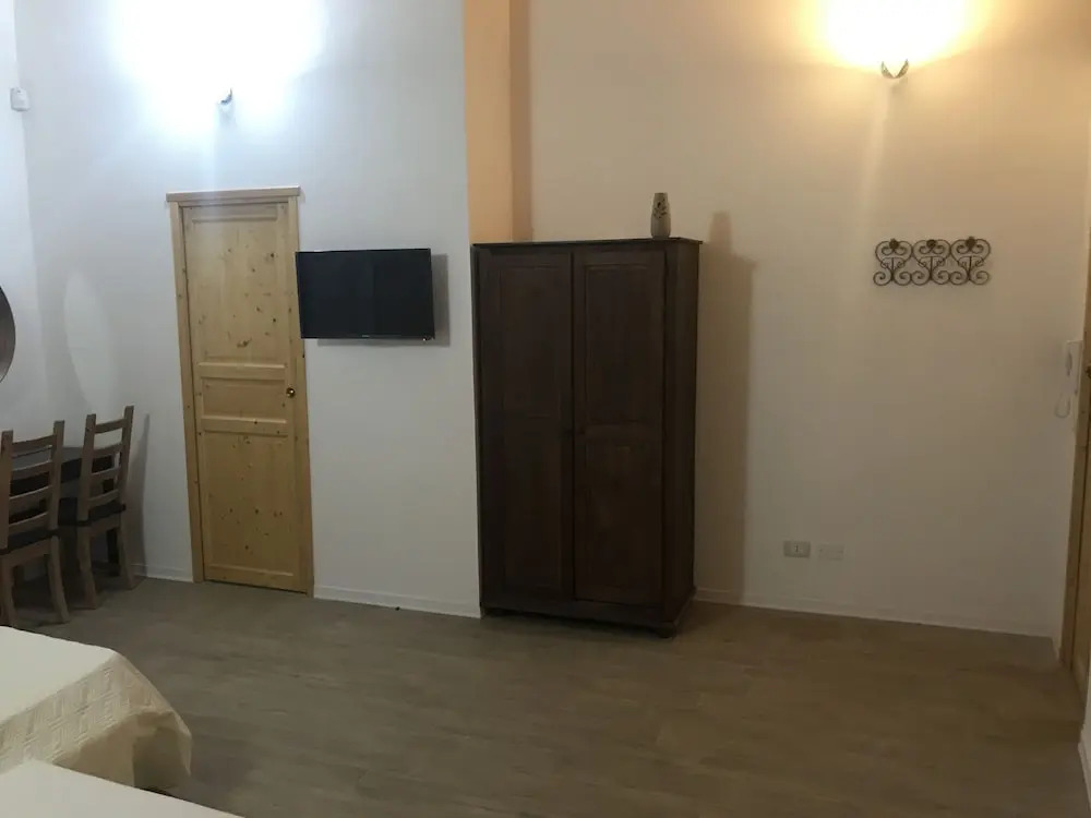 Decadracma rooms
