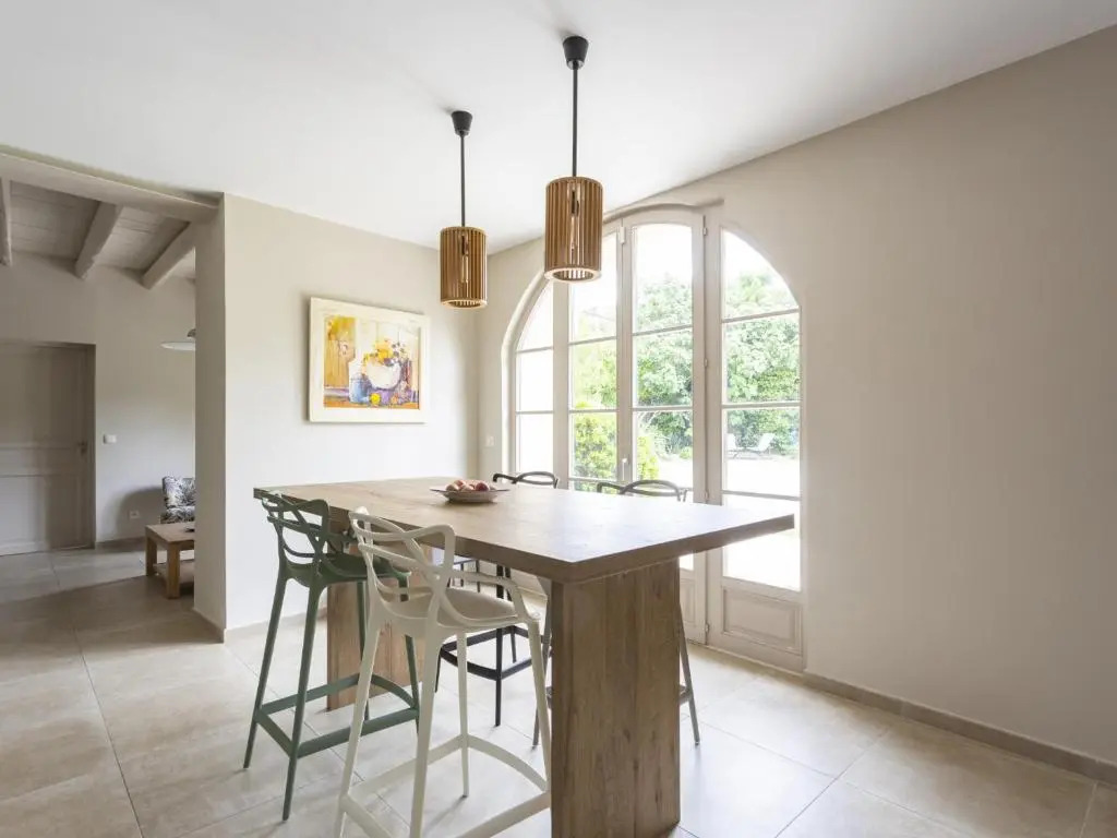 **Charmant Mas Rénové avec Piscine et Jardin au Cœur de la Provence!** - FR-1-599-17