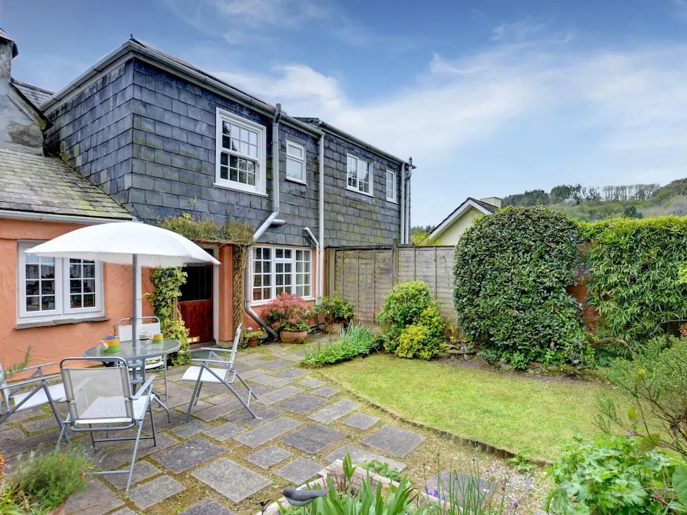 Charming Holiday Home With Lovely Garden