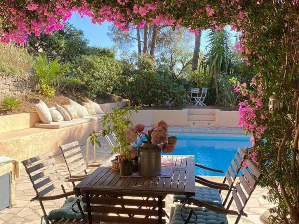 Charming Holiday Home In Plage De Gigaro With Pool