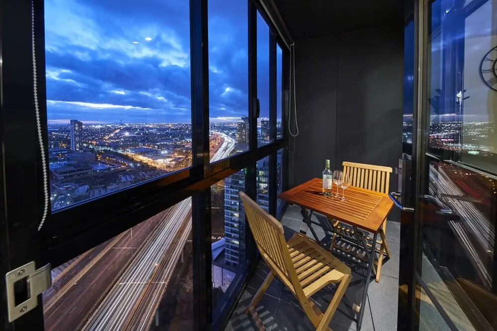 Mega Style Apartments The International