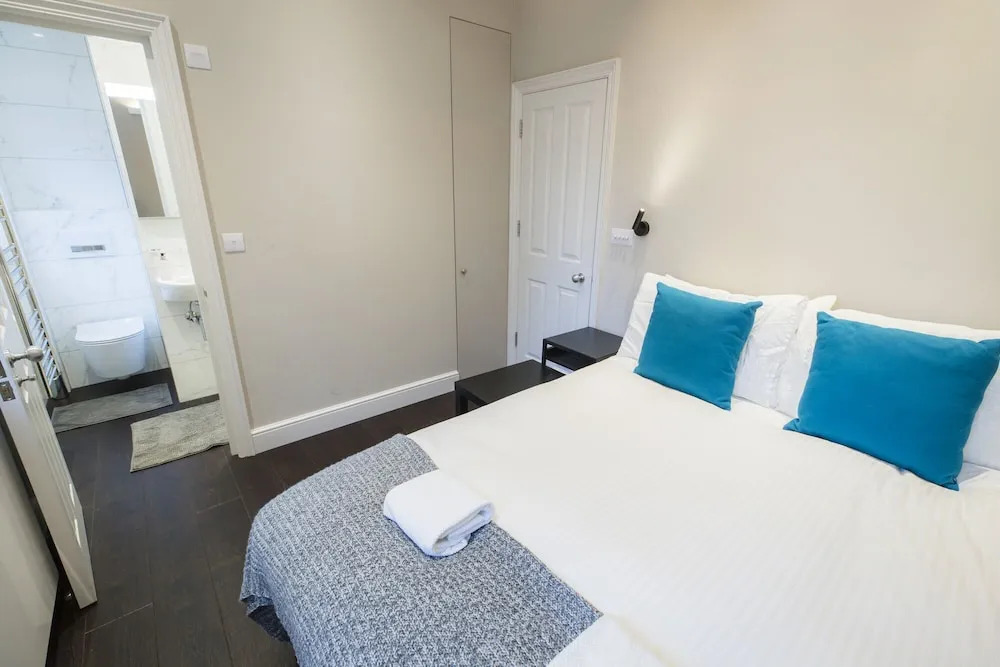 Elegant 2 bed Flat Close to Kensington Gardens!
