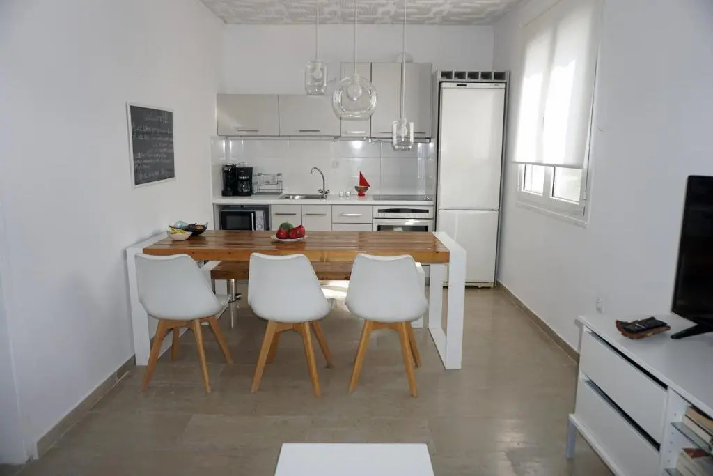 Modern Apartment 10mins from the Beach