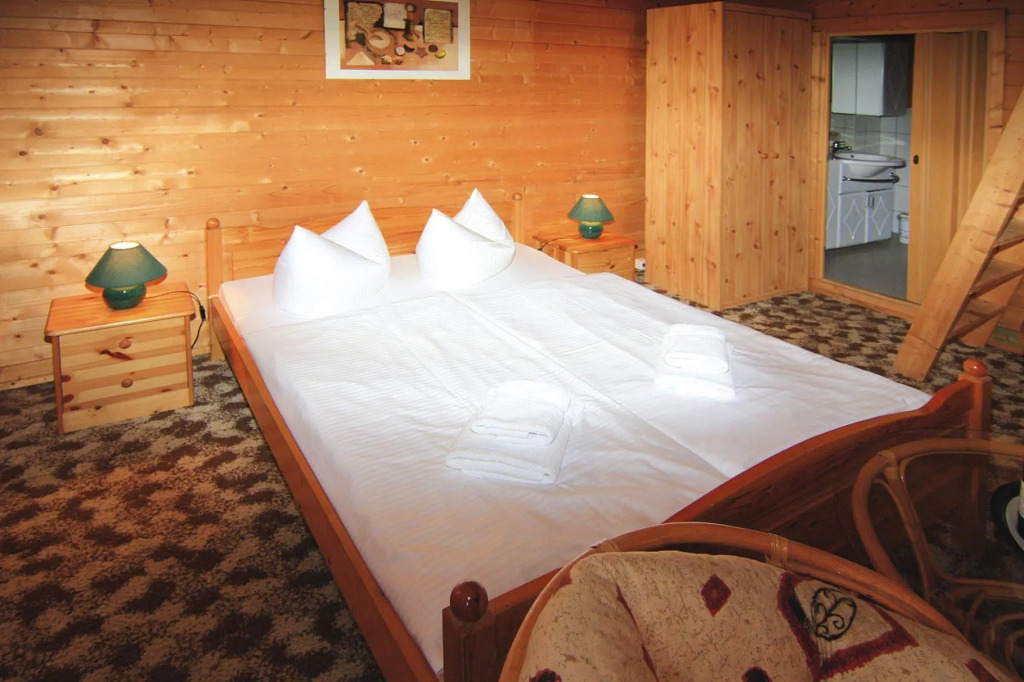 Log Cabin by Fahrsee With Lake Sauna