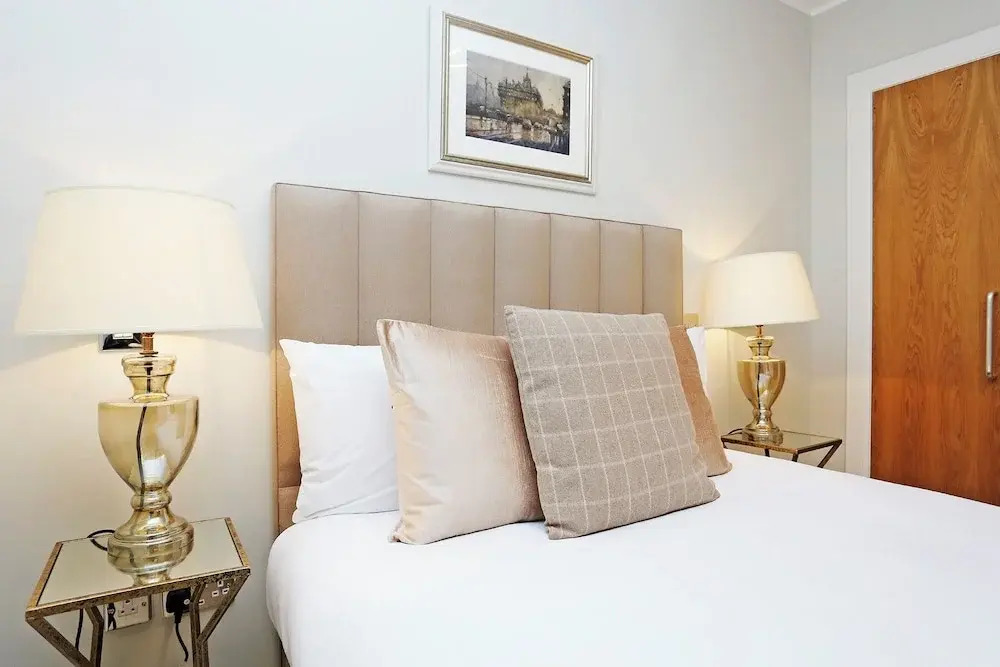JOIVY Newly Refurbished Apartment on the Historic Royal Mile