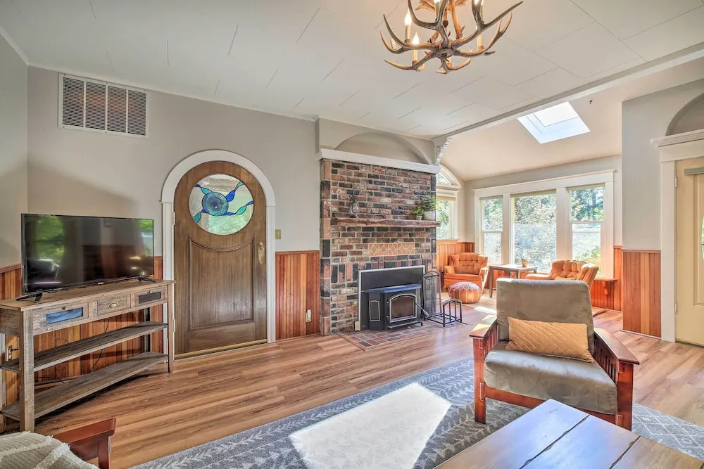 Cozy 'black Bear Retreat' by Mount Rainier!