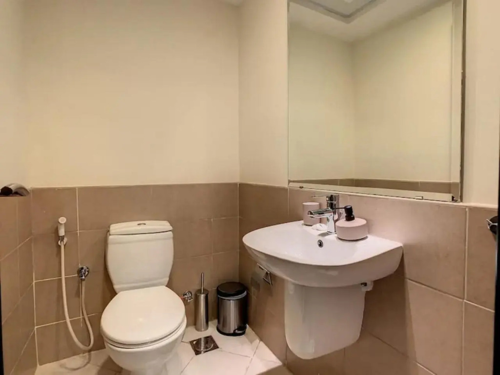 Key View - Red Residence