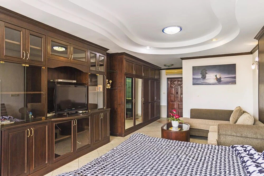 I AM OTEL Patong