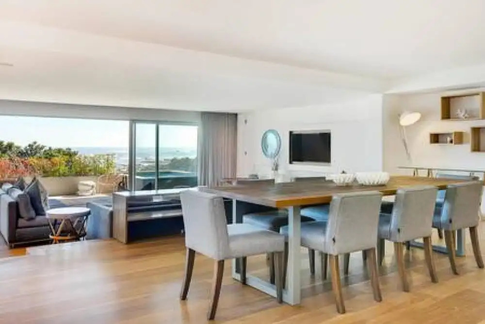Modern Seaside Apartment w Incredible Views Lillamton