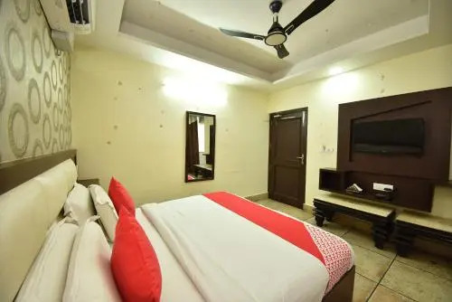 OYO 8950 Hotel Jhankar