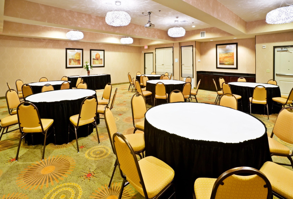 Holiday Inn Express & Suites Dallas East - Fair Park by IHG