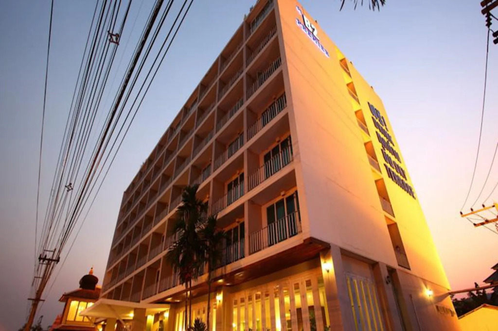 B2 Premier Hotel & Resort