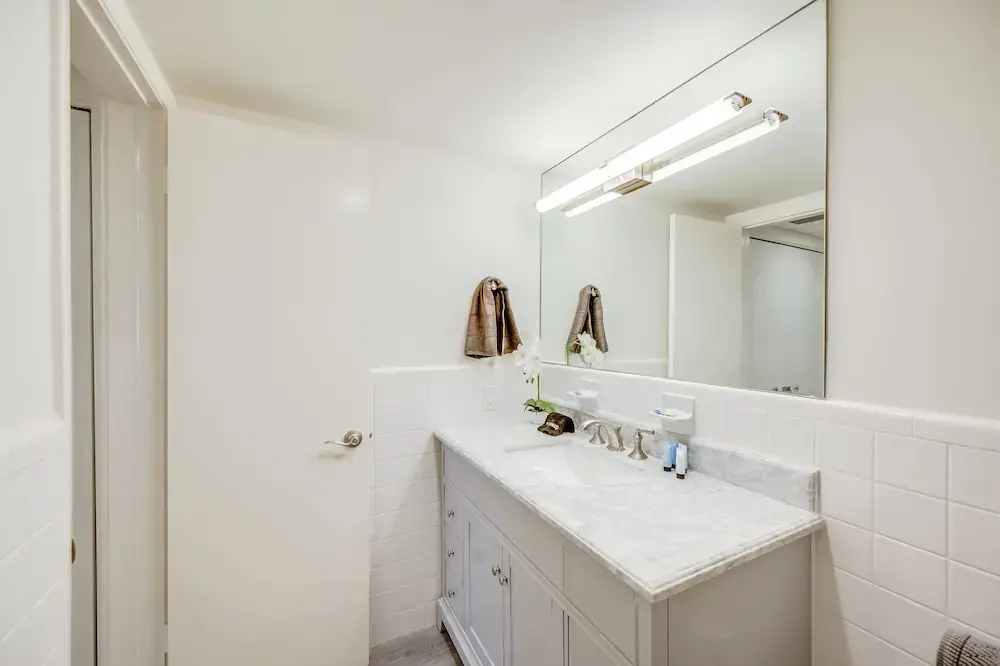 Updated Dtwn Naples Condo: Across From Beach!