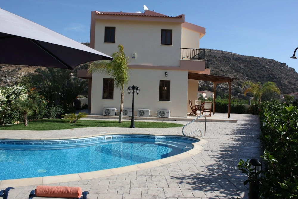 Luxury Villa Rental, Two Bedroom Villa with private pool and garden