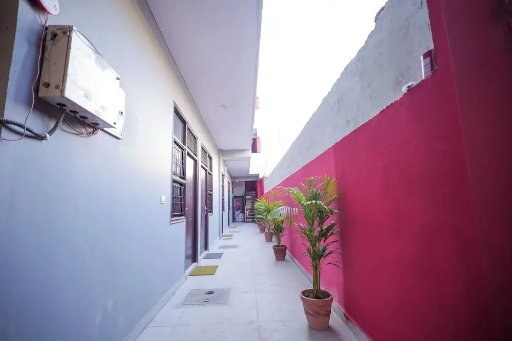Hotel Spark Inn || Near Motherhood Hospital