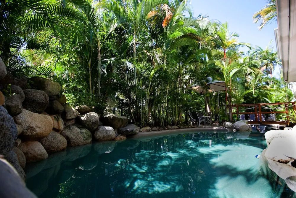 Retro Port Douglas Apartments