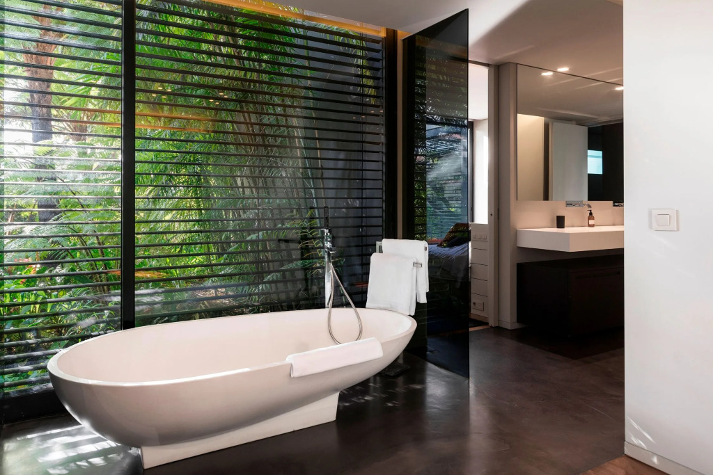 Elevator, heated pool, A/C, state of the art holiday property | SkyLounge