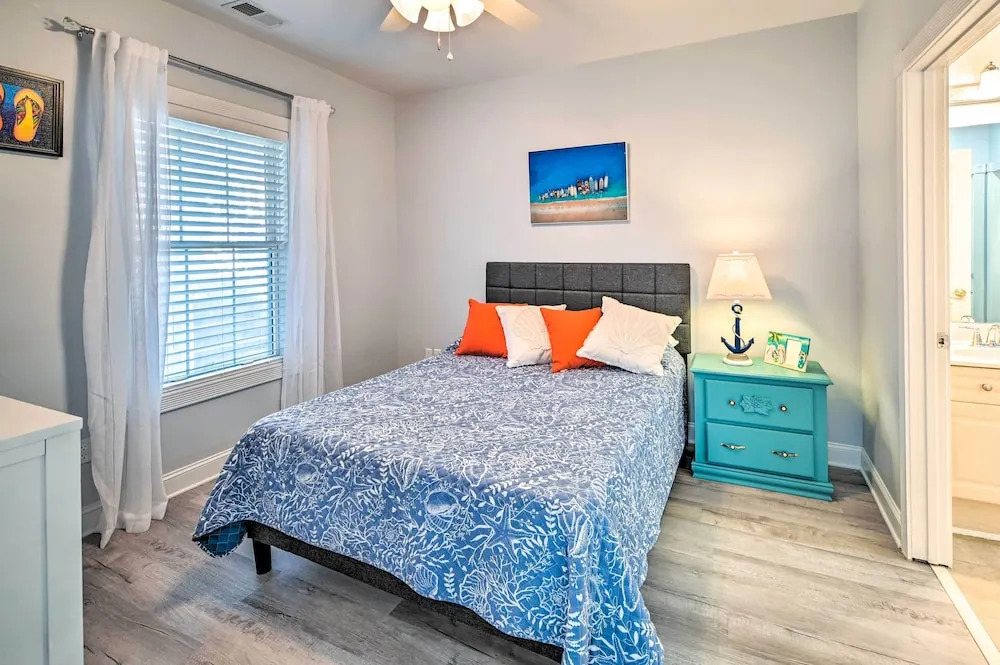 Screened Porch + Golf On-site: Myrtle Beach Condo