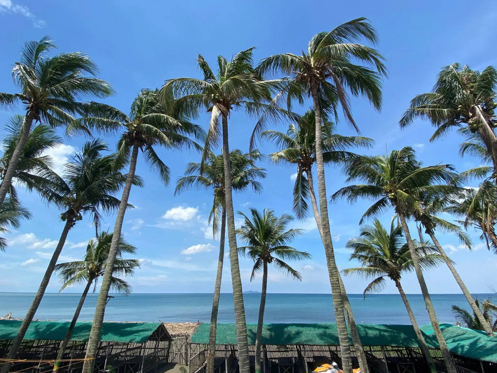 Shoreland Beach Resort by Cocotel