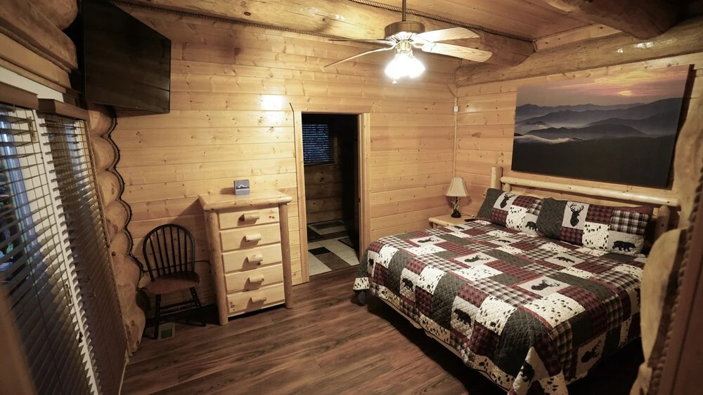 Aiden's Escape - 4 Br cabin by RedAwning
