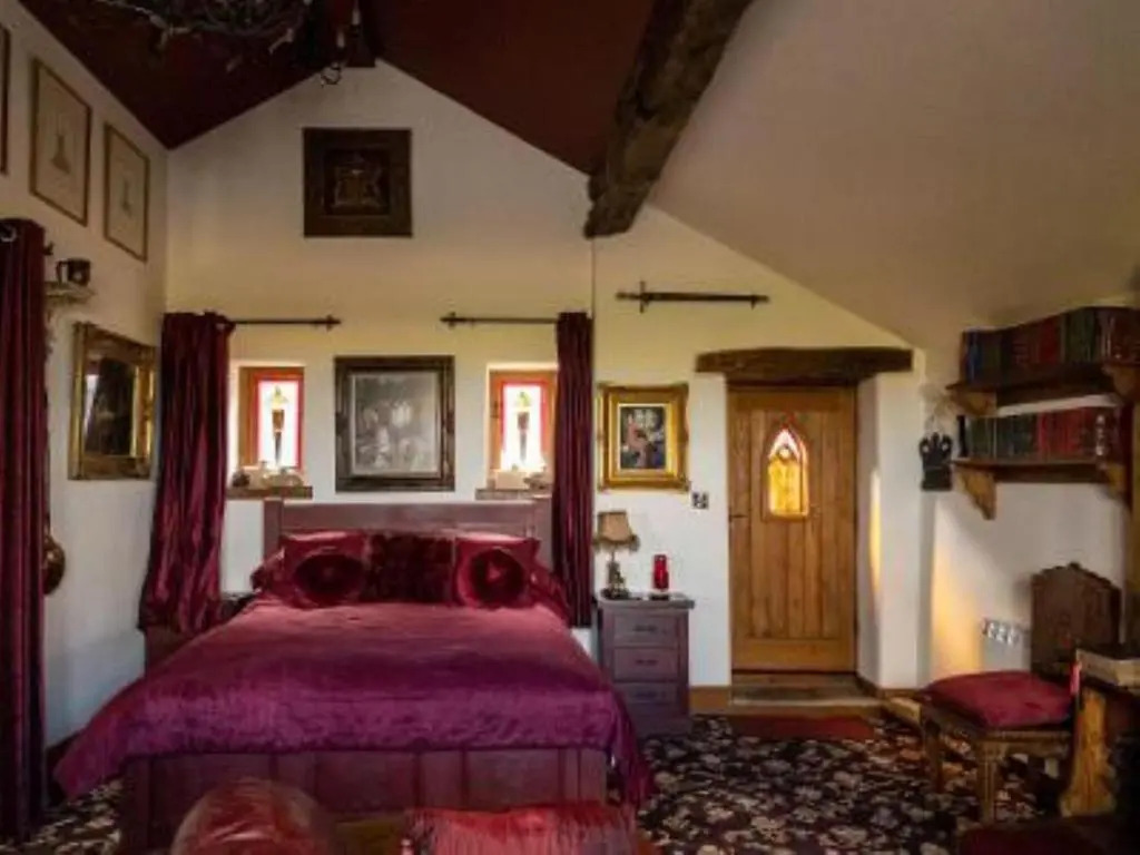 1 Bed Cottage - Sleeps 3 - Garden - Parking - Wifi