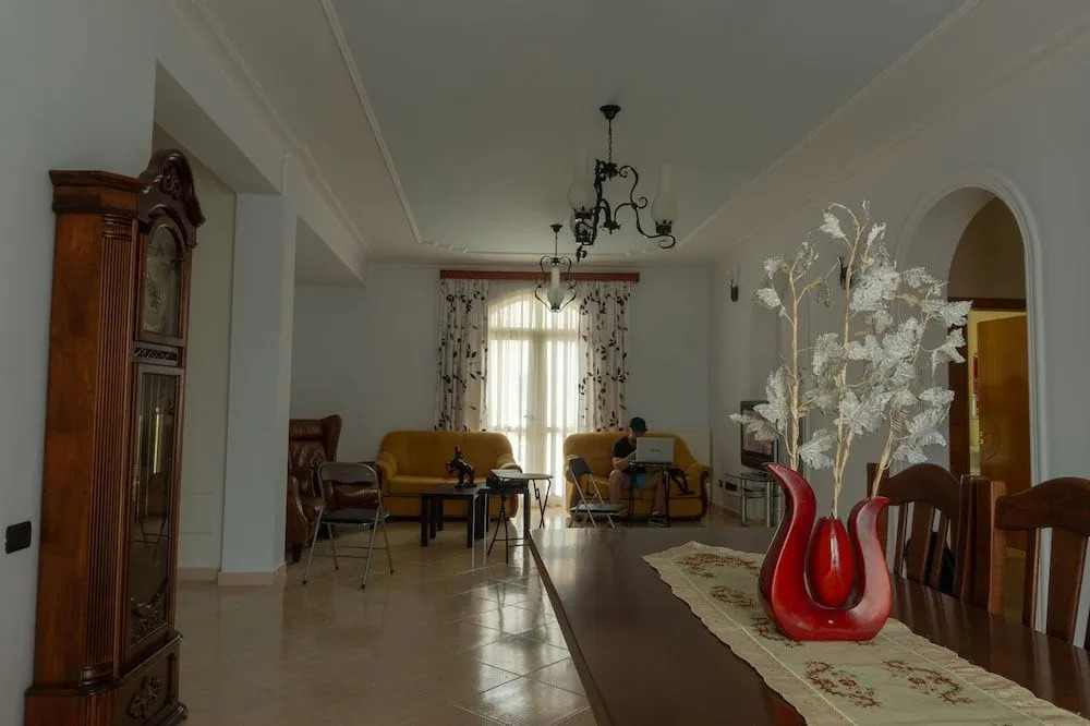 Luckyshine hostel