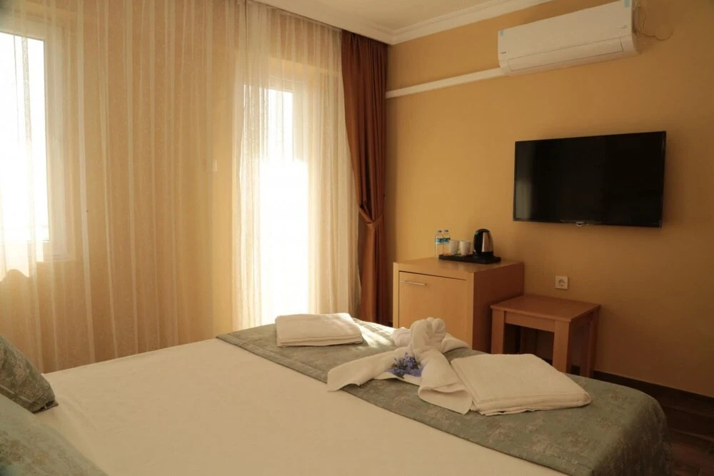 Hotel Room with Shared Pool near Beach in Kusadasi