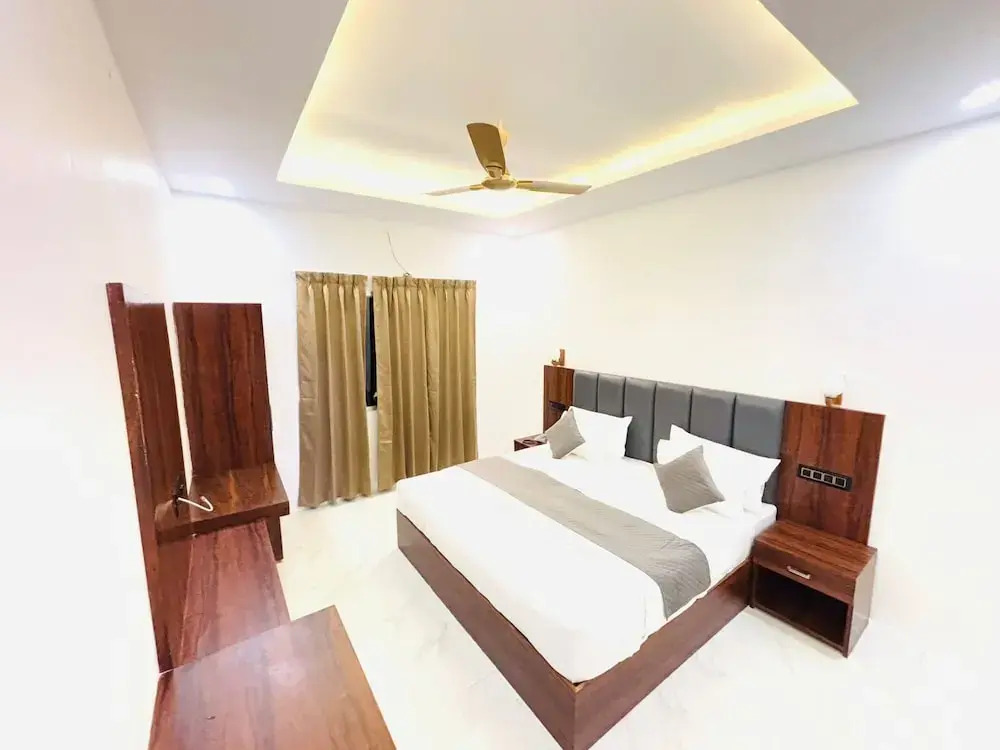Hotel Omkar Palace