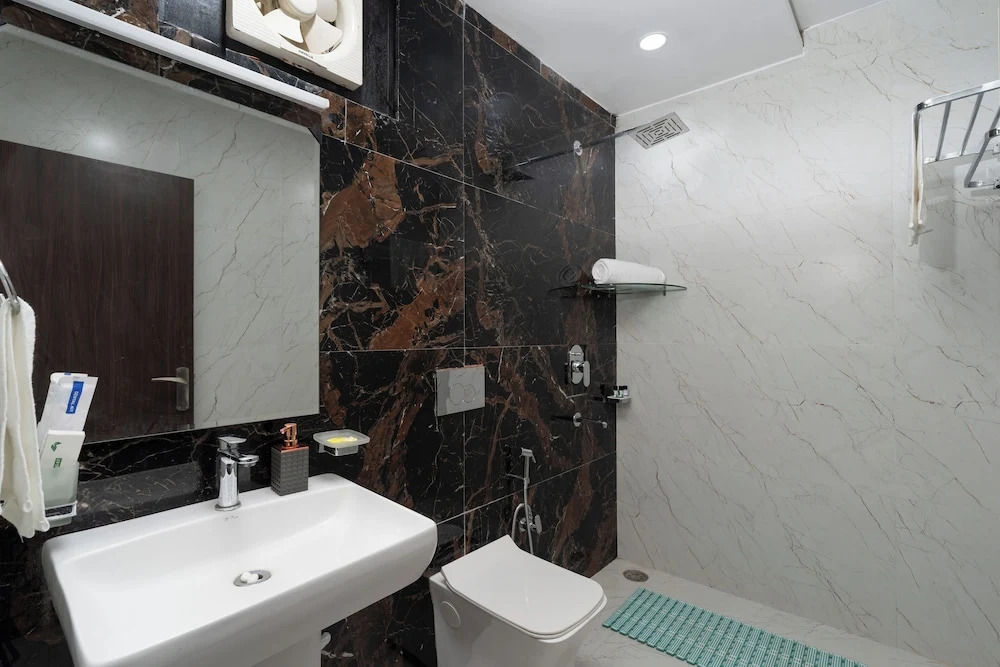 Regenta Place Dalhousie Just 500 Meters Walkable from Mall Road