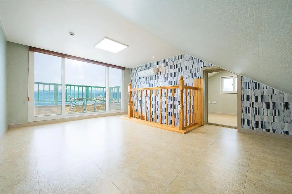 Geojae Beach White Pension