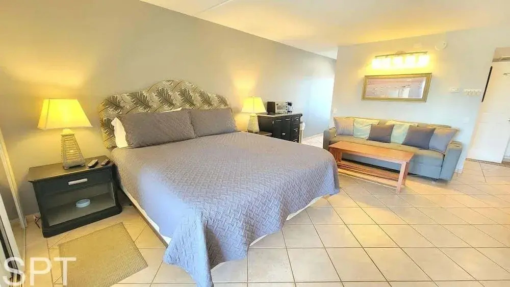 Landfall 22 1 Bedroom Home by RedAwning