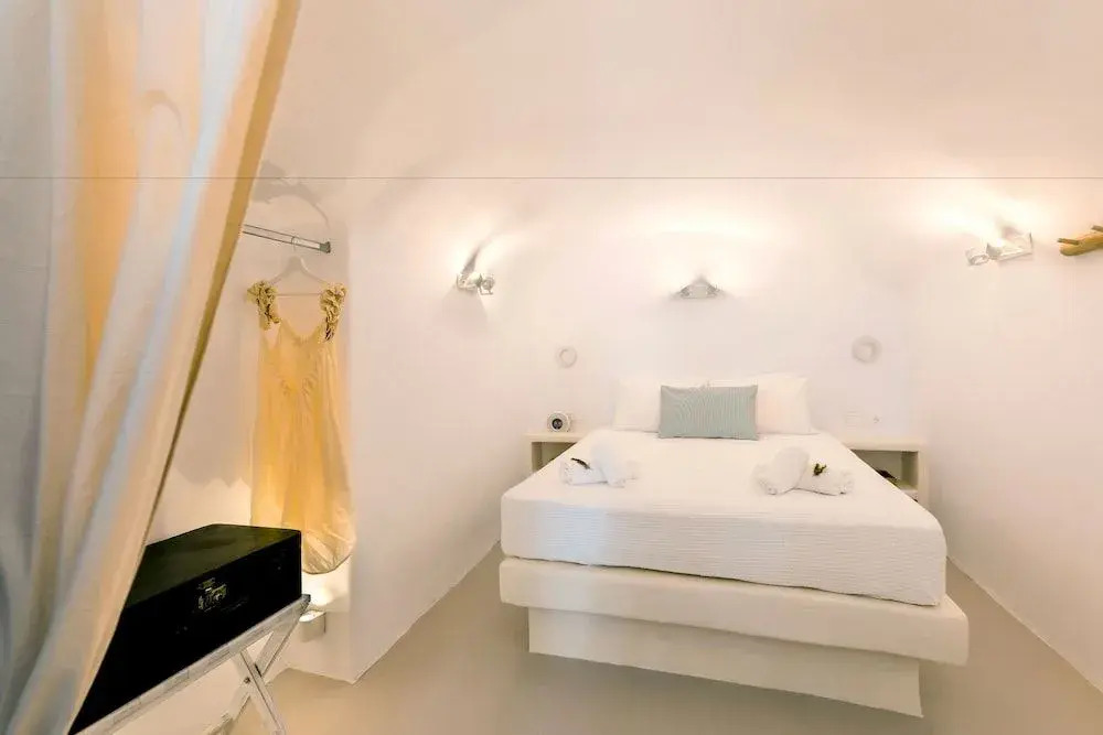 Kalamia Cave House