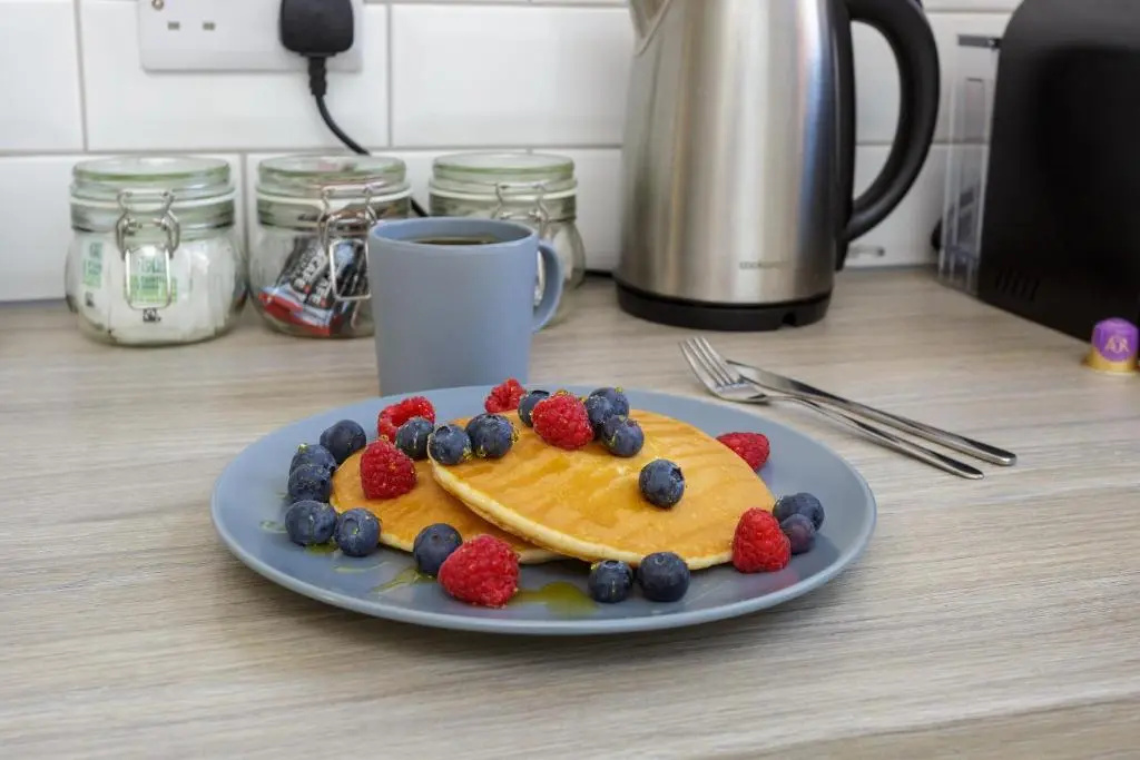 Oliverball Serviced Apartments - Harold House - Modern open plan 4 bedroom, 3 bathroom house in Portsmouth