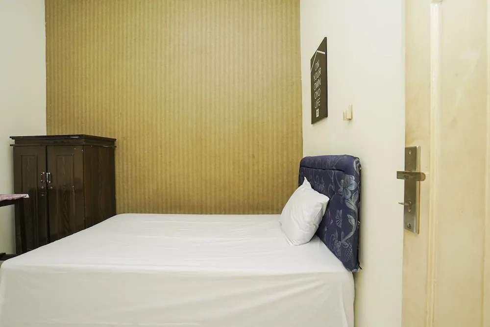 Oyo Life 2573 Griyo Kost Putra 205