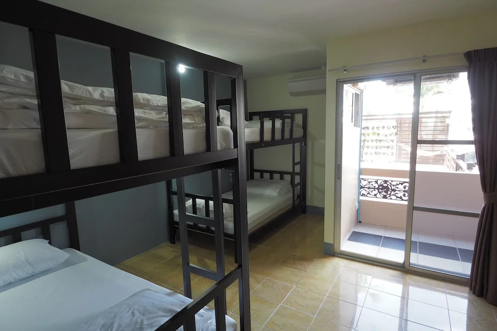 Just Sleep At Box Hostel