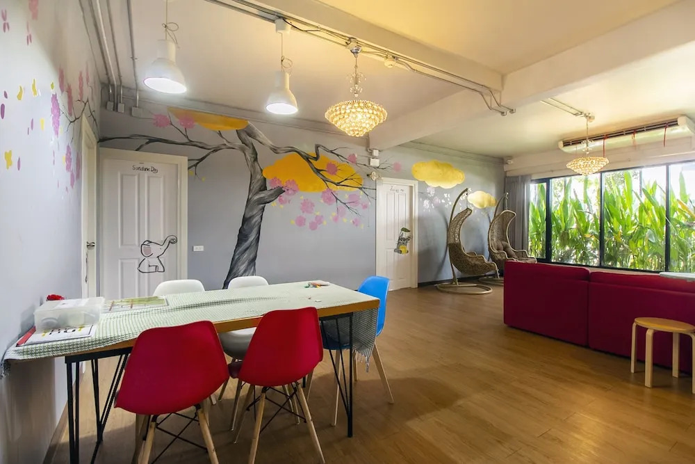 OYO 705 Hostel@seatzstation