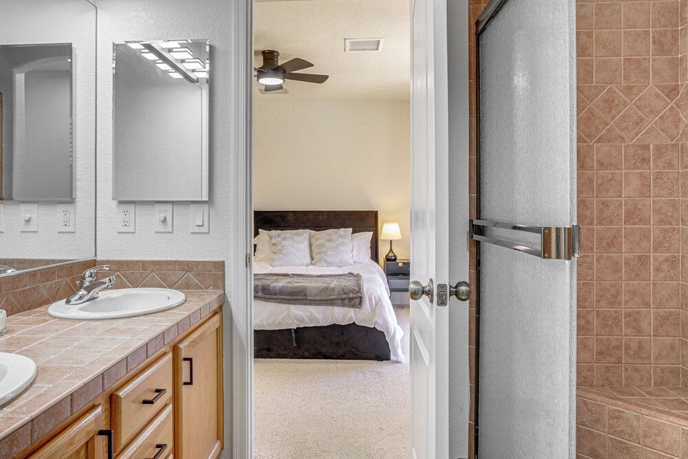 Near Golf Courses: Poolside Paradise in Yuma!