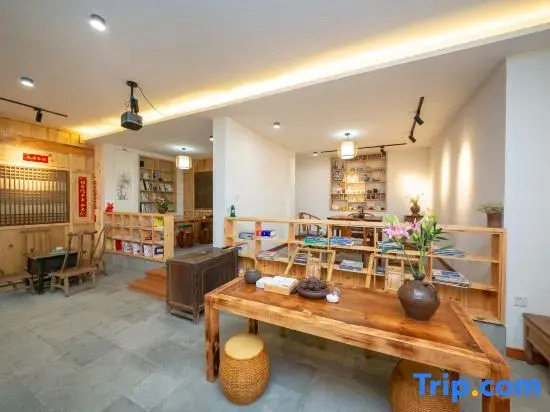 Luojia Wine Resort Homestay (Qingcheng Qianshan Branch)