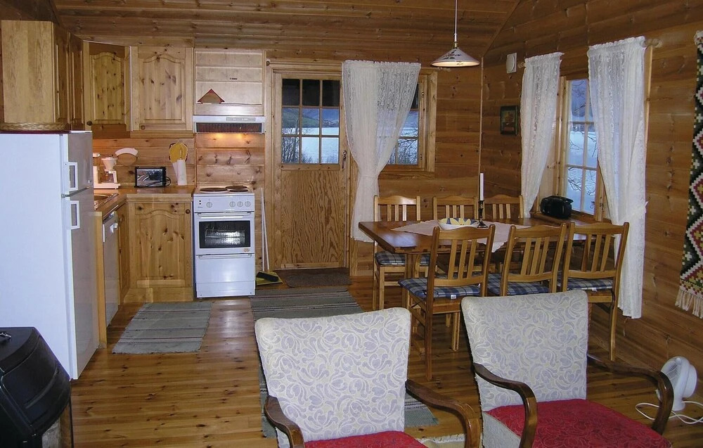 3 Bedroom Cozy Home In Skei I Jølster