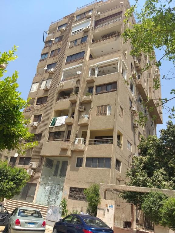 1 bedroom apartment in the heart of Cairo , just 15 minutes from the airport