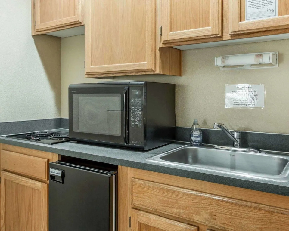 The Garibaldi House Inn & Suites