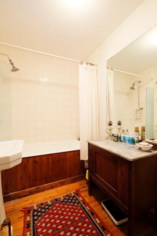Lovely & Central Garden Flat in Victoria