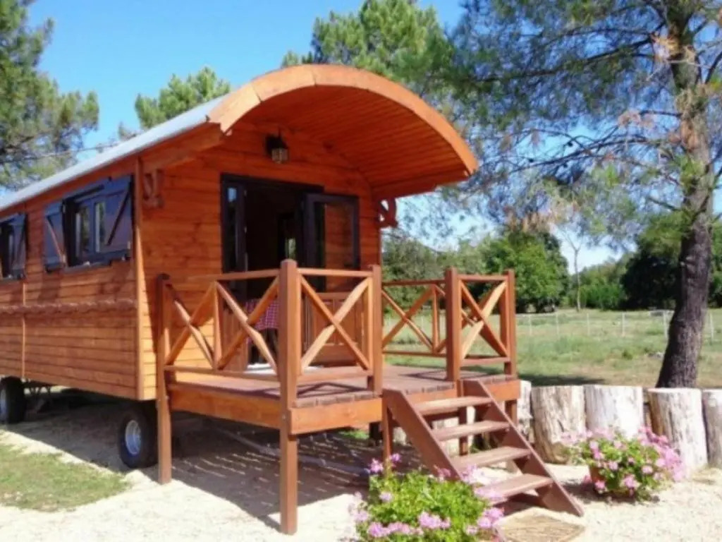 Gîte Saint-Julien-en-Born, 1 pièce, 2 personnes - FR-1-360-465