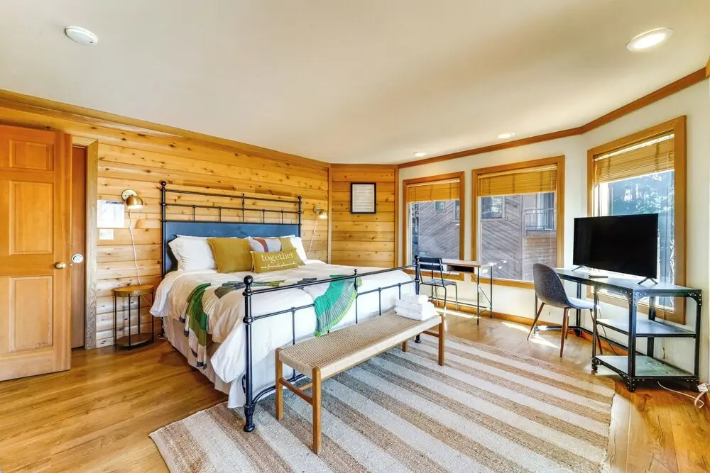 6 Mi to Ski Slopes! Family Tahoe Cabin w/ 3 Decks