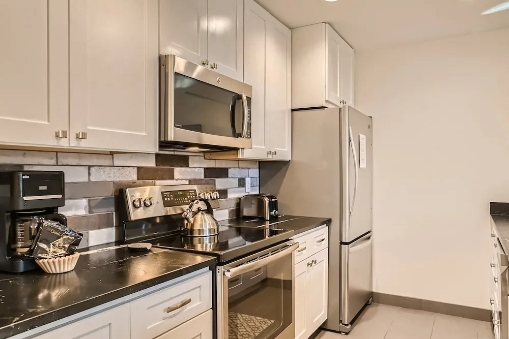 2084 The Pines 3 Bedroom Condo by RedAwning