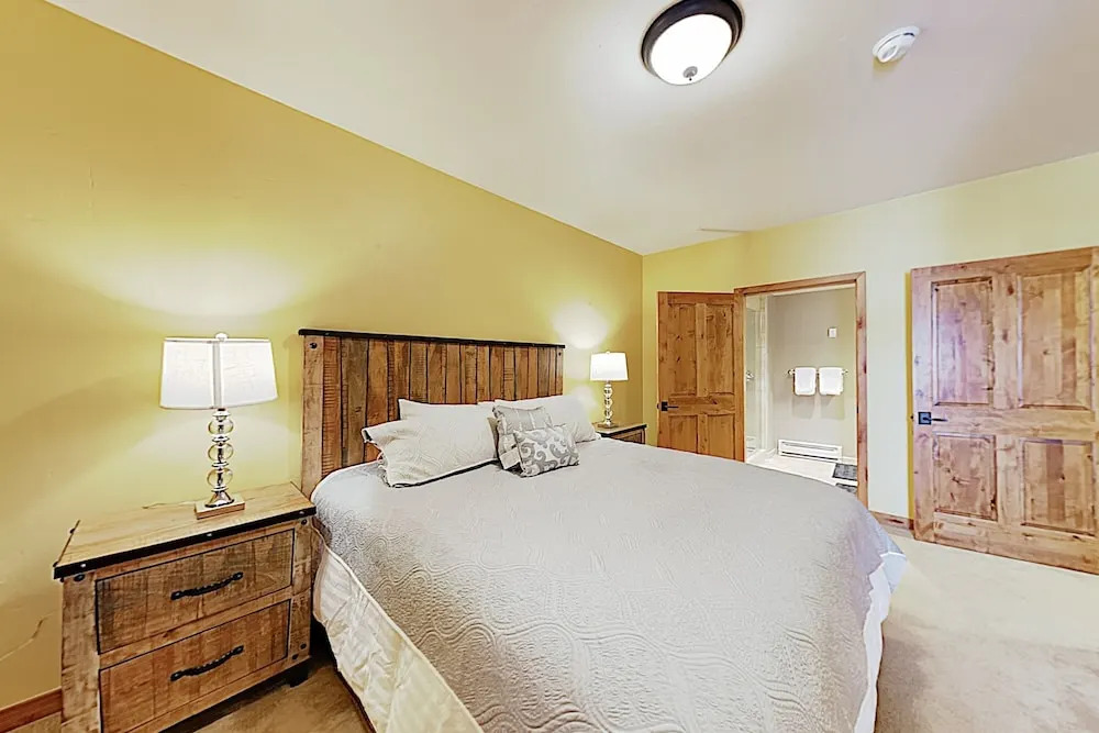 New Listing! Lake-side Gem W/ Mountain Views 2 Bedroom Townhouse