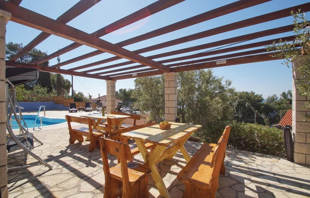 Beautiful Home in Prizba With Wifi, 2 Bedrooms and Outdoor Swimming Pool