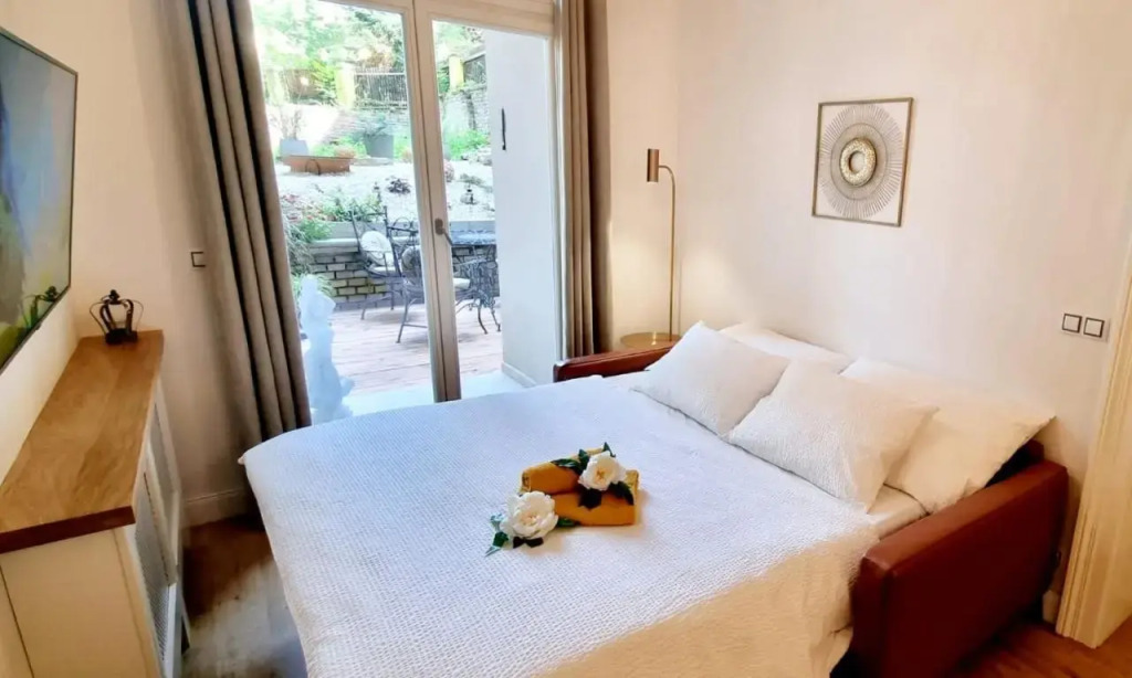 Amazing flat with garden, Vinohrady near center