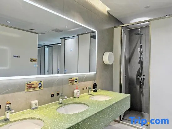 F18 Hub Hostel